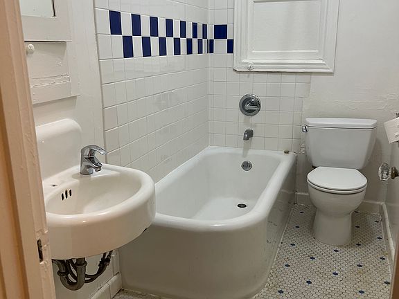 4th image of 439 49th St APT 5