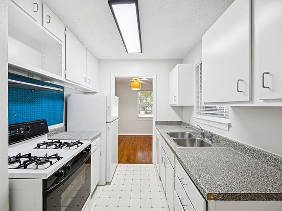 4th image of 5406 Martel Ave