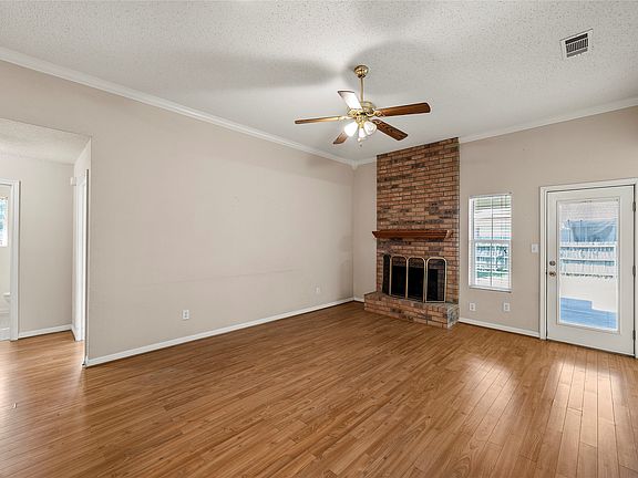 3rd image of 100 W Jade Dr