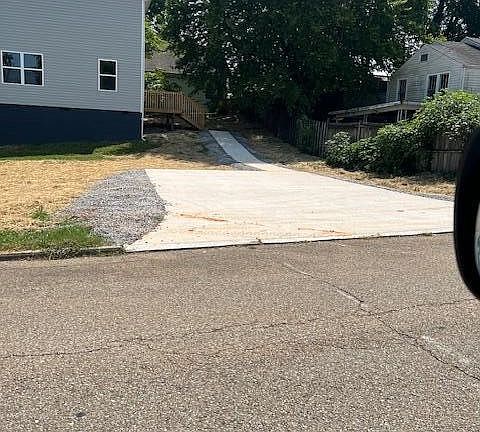 3rd image of 210 Kingwood Rd