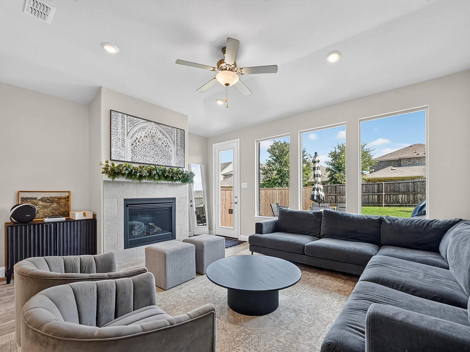 4 bed, 2.5 bath, 2548 sqft, $3,090 — Photo 3