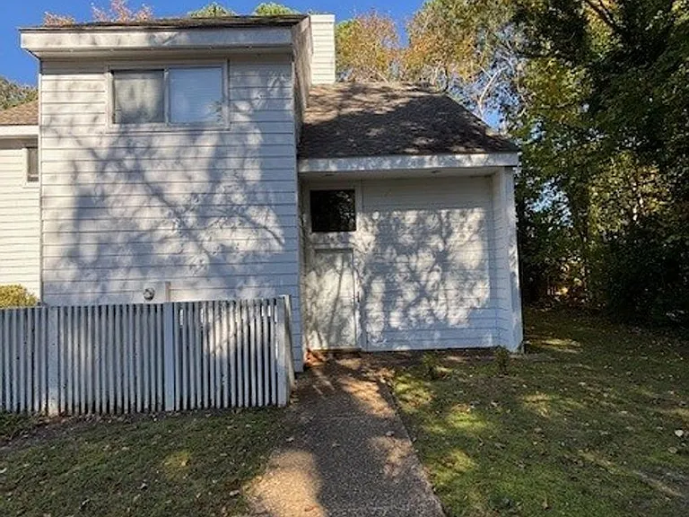 124 Governor Berkeley Rd #13 — Photo 1