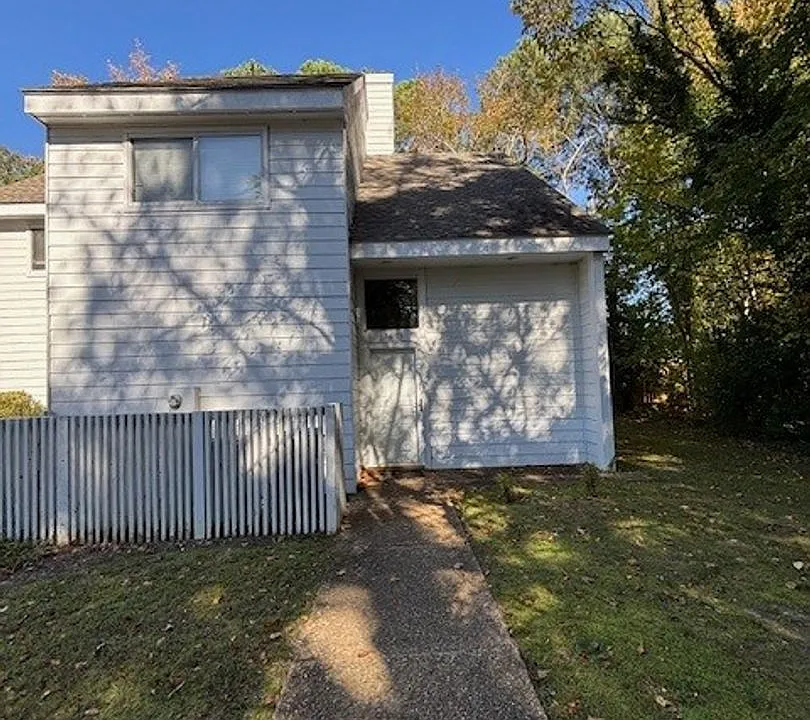 124 Governor Berkeley Rd #13