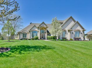 W218N5469 Taylors Woods Dr, Menomonee Falls, WI 53051