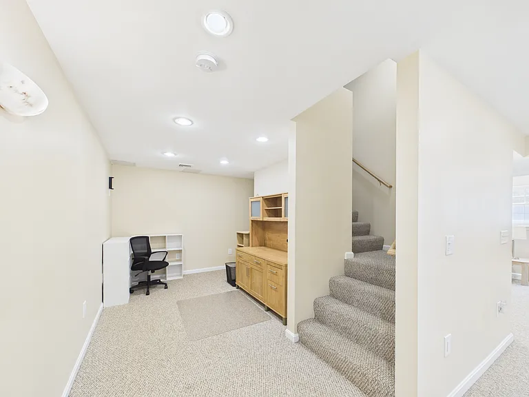 23 Beechwood Hollow St — Photo 31