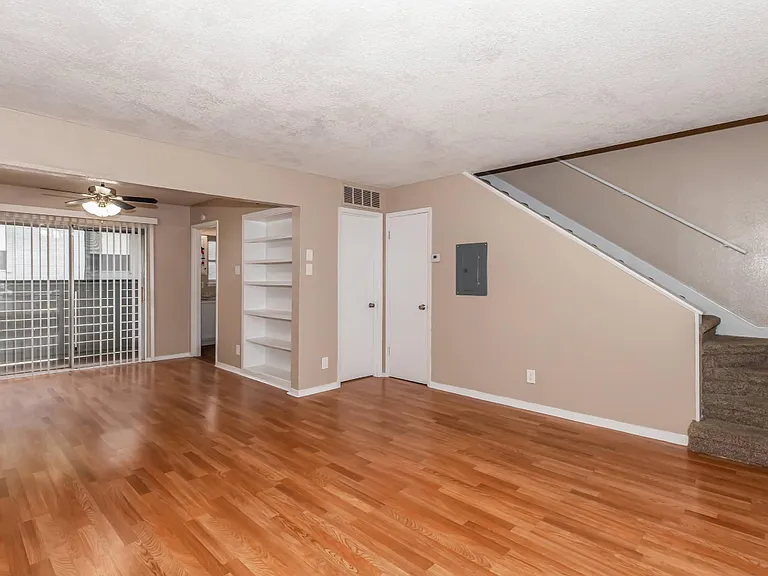 Esperanza Apartments — Photo 12