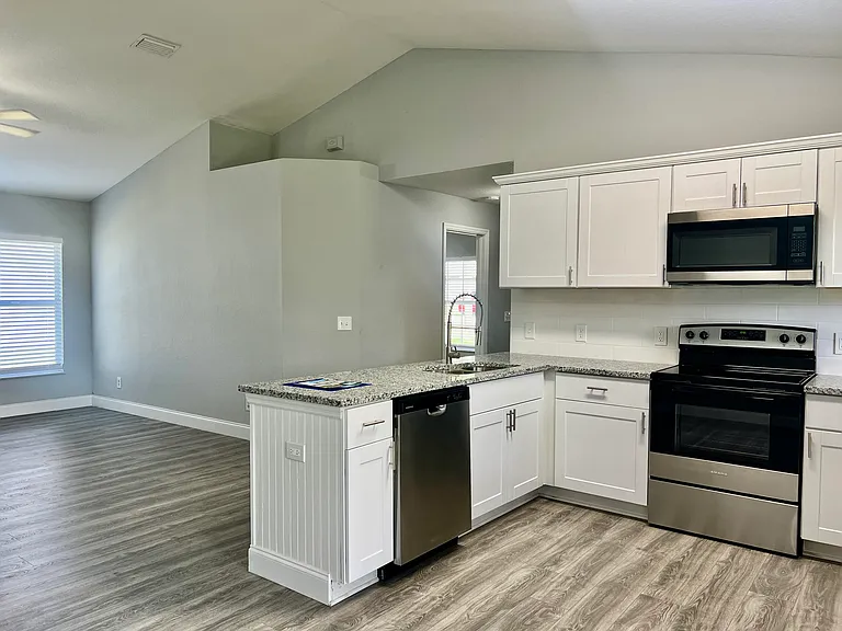 225 12th St SW — Photo 13