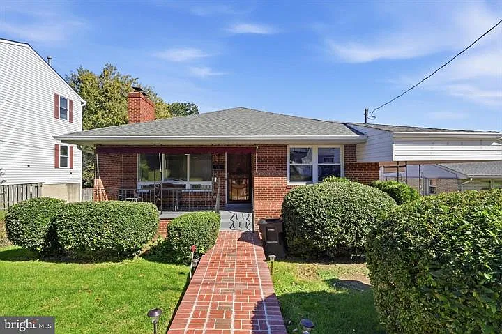 3 bed, 2.5 bath, 1420 sqft, $4,300 — Photo 1