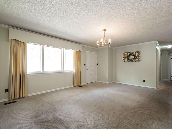 4th image of 222 Longview Dr