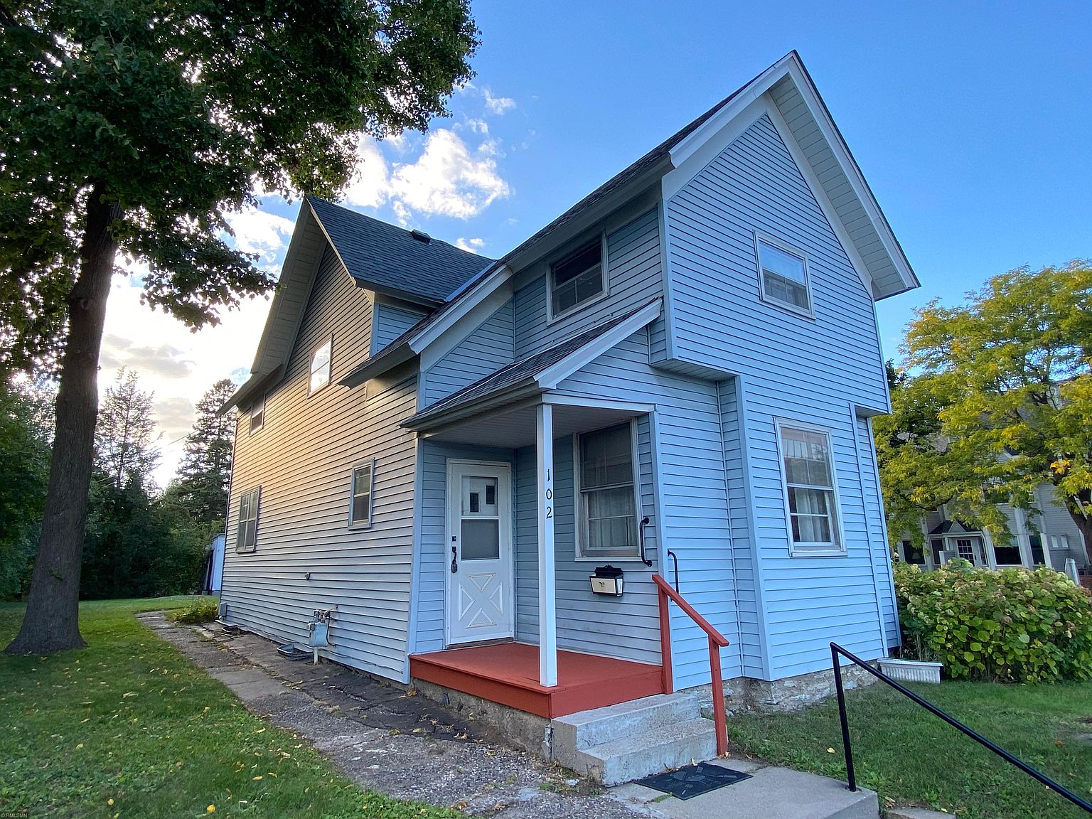 102 11th Ave S Hopkins Mn 55343 Mls 5642175 Zillow