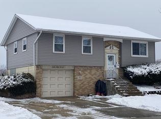 408 Ridge Cir, Streamwood, IL 60107