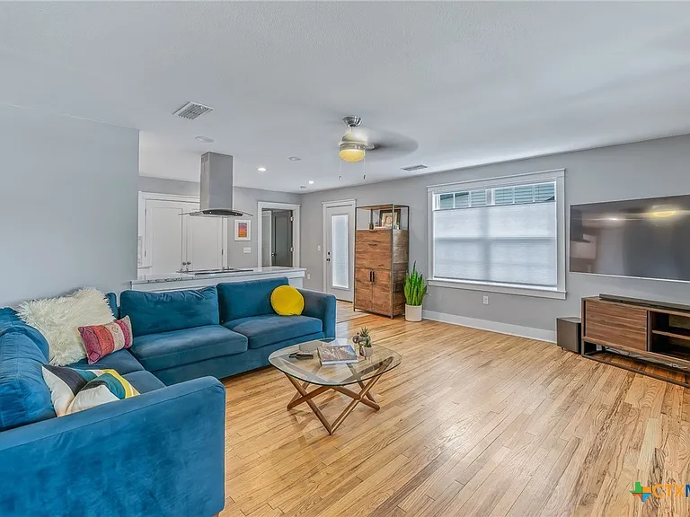 2404 Oak Crest Ave — Photo 4