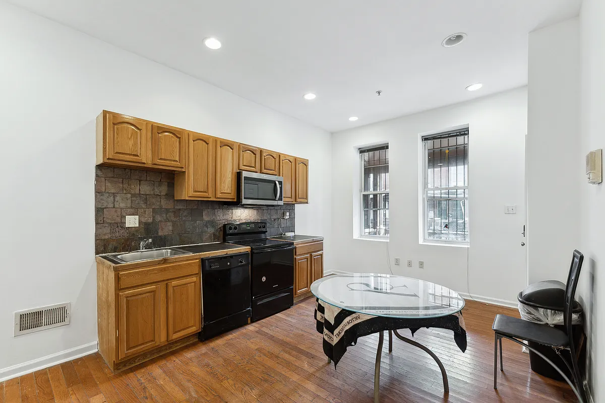 Building Photo - 2252 N Park Ave #1
