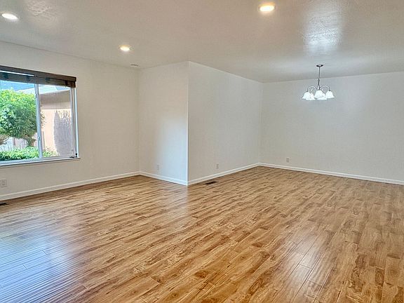 3rd image of 1041 Mount Carmel Dr