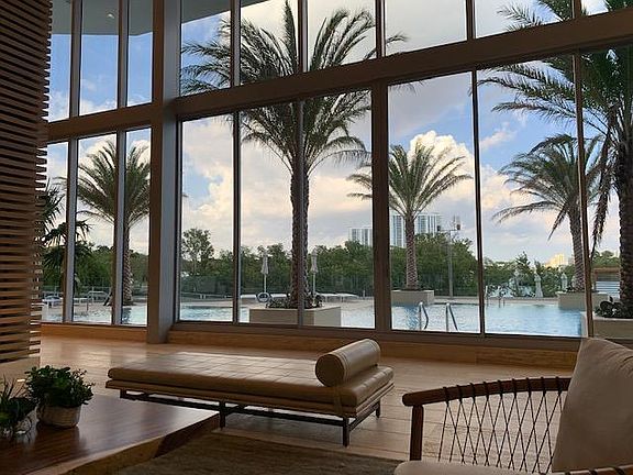 2nd image of 16385 Biscayne Blvd Unit 2817