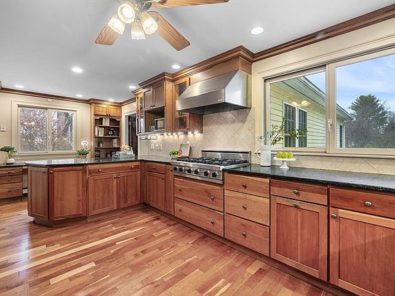 5th image of 43 Wakefield St