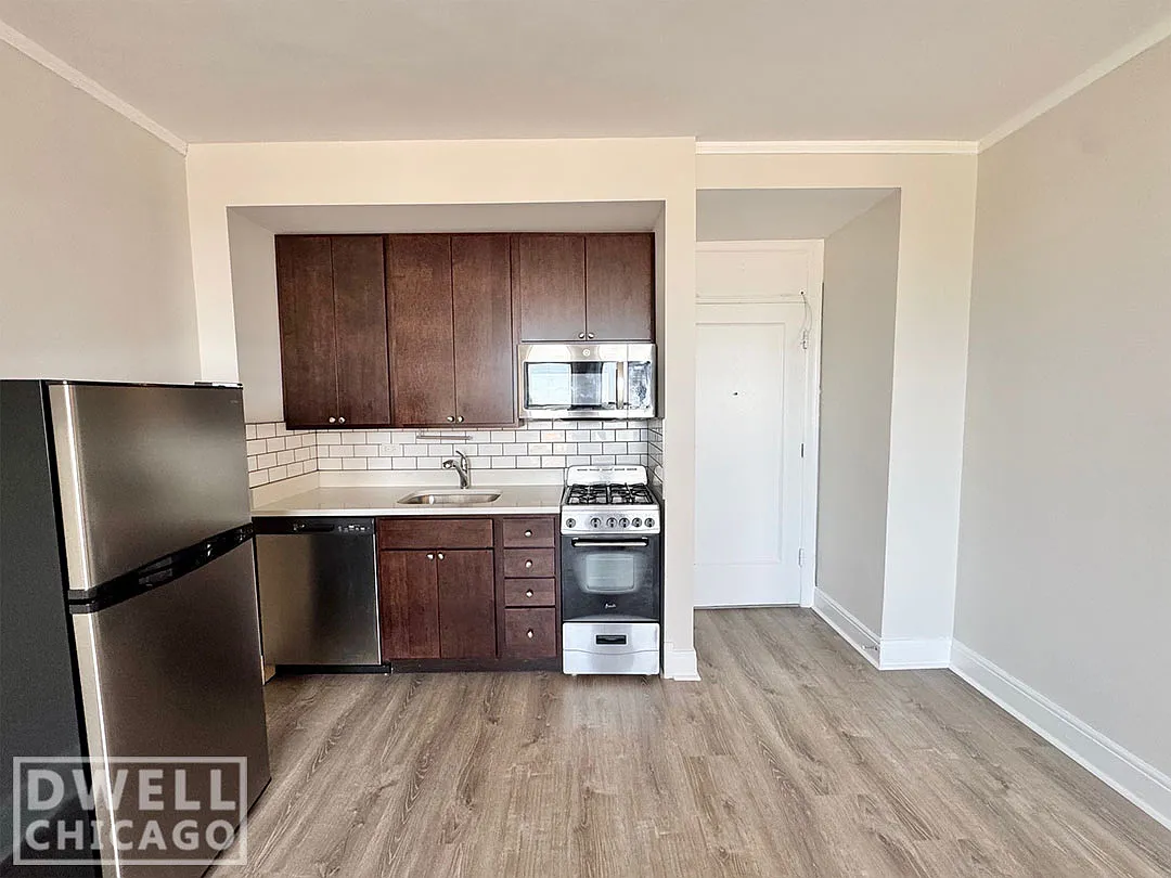 Studio, 400 sqft, $1,595 — Photo 3