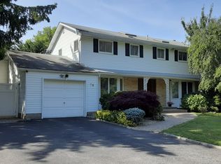 74 Rockland Dr, Jericho, NY 11753