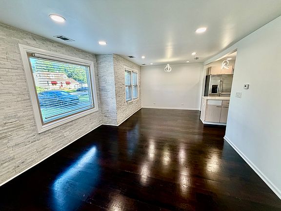 3rd image of 2842 Rhodes Ave