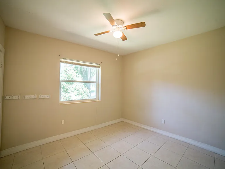1079 SW 11th Ter — Photo 15