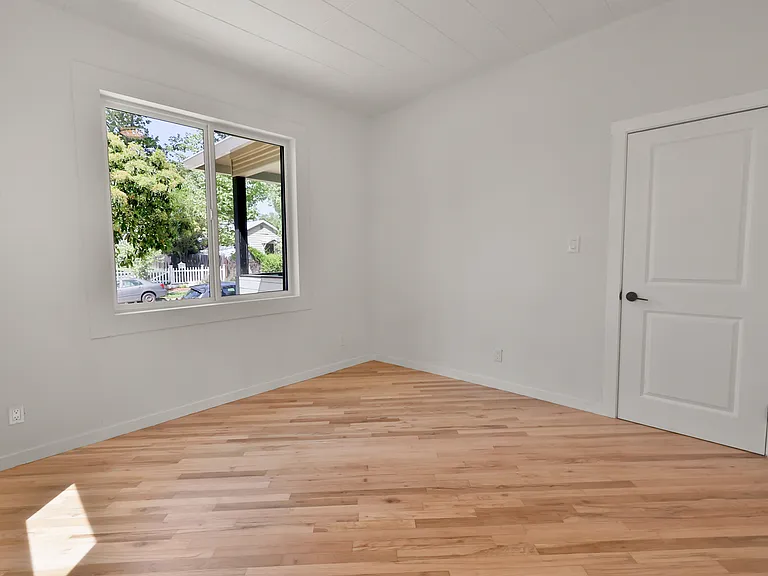 207 D St — Photo 9