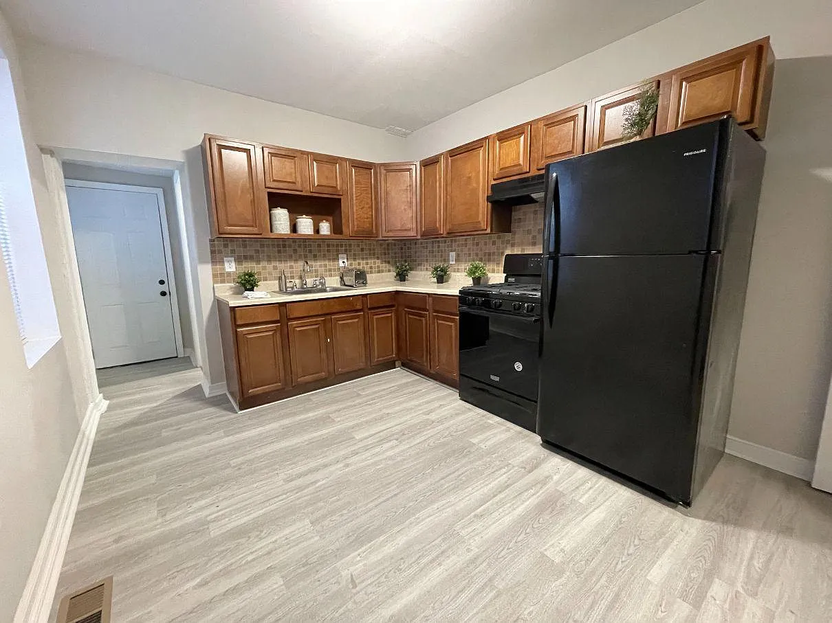 4 bed, 1300 sqft, $1,850 — Photo 4
