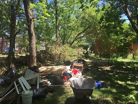 Huge backyard. New garagepad