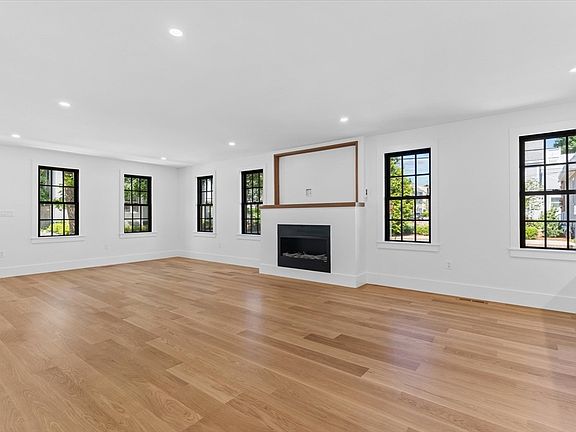 5th image of 47 Purchase St