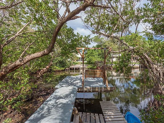 3rd image of 4000 Beach Dr SE