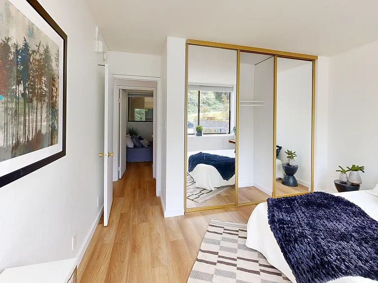 2055 Sacramento Street — Photo 12