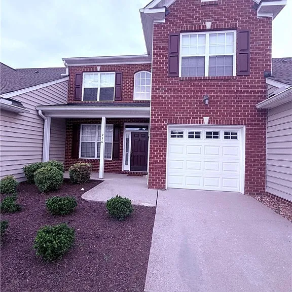 936 Jamerson Ln — Photo 1