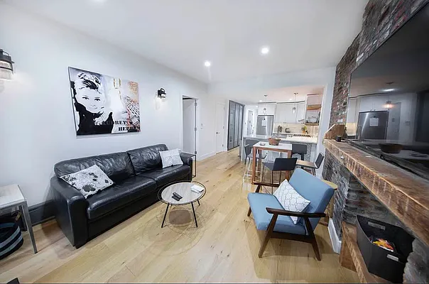 Rented by Safdie Realty Group | media 25