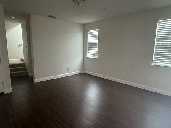 5th image of 23 Huddlestone Cir