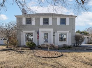 1311 N Oxford Rd, Grosse Pointe Woods, MI 48236