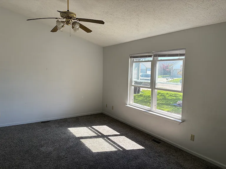3536 Thornhill Cir W — Photo 2