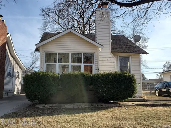 142 E Baker Ave, Clawson, MI 48017