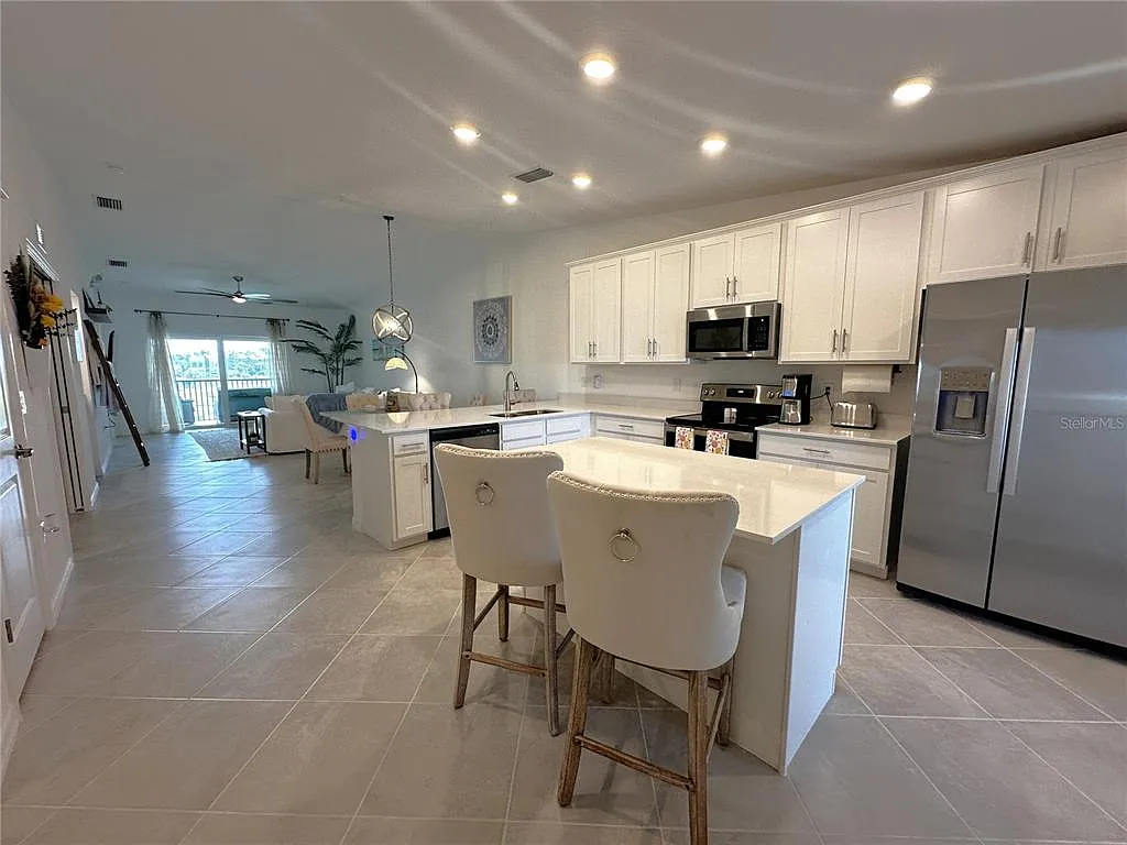 2 bed, 2.0 bath, 1569 sqft, $4,200 — Photo 4