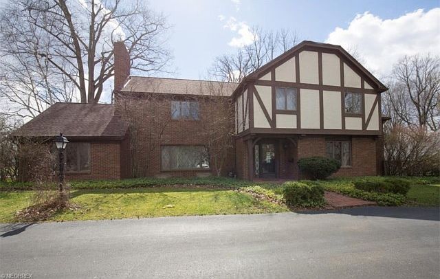 1st image of 33 Newport Dr