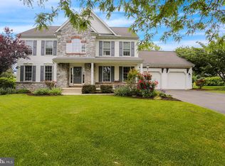 8 Field Ln, Lititz, PA 17543