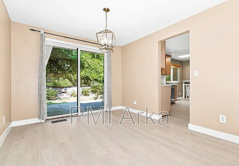 1231 225th Ave NE — Photo 4