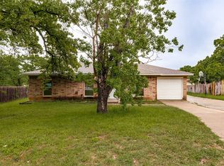 520 Lake Crest Pkwy, Azle, TX 76020