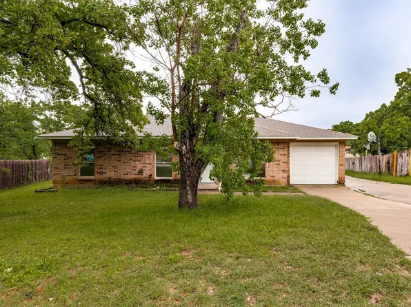 520 Lake Crest Pkwy, Azle, TX 76020