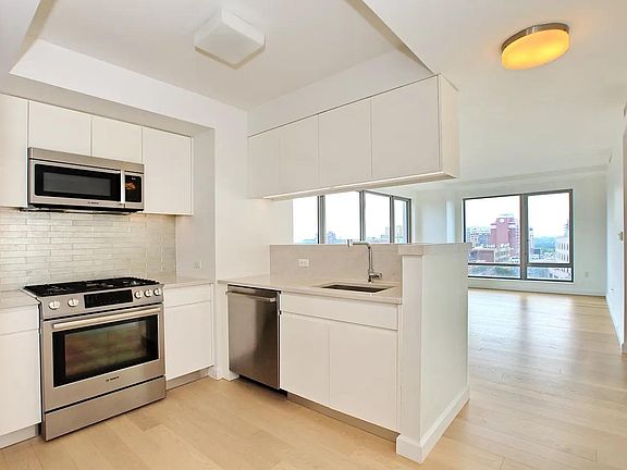 4th image of 13835 39th Ave APT 7G