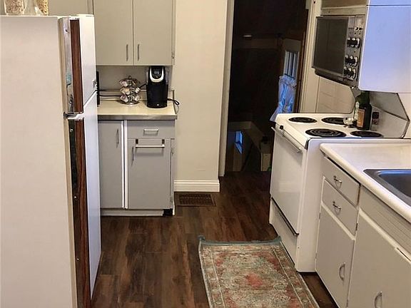 3rd image of 1662 Meriline Ave