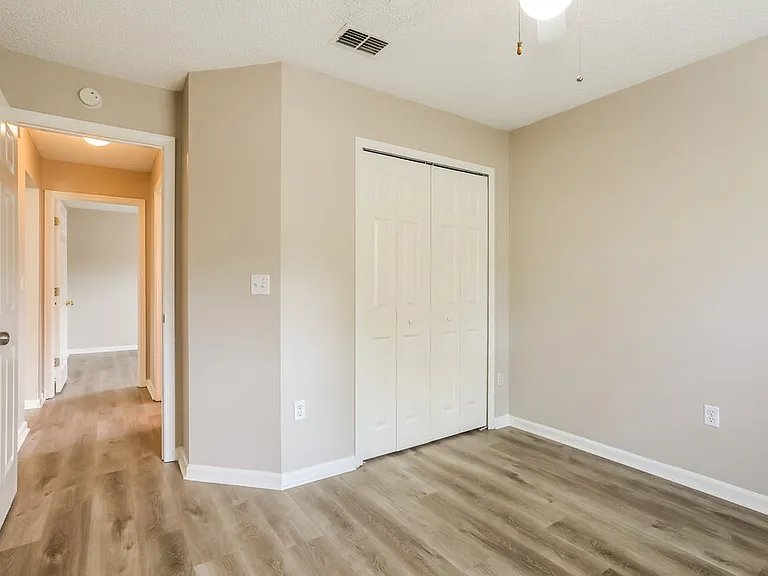 265 Maplewood Dr — Photo 13