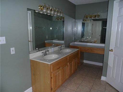 5th image of 15460 Woody Dr