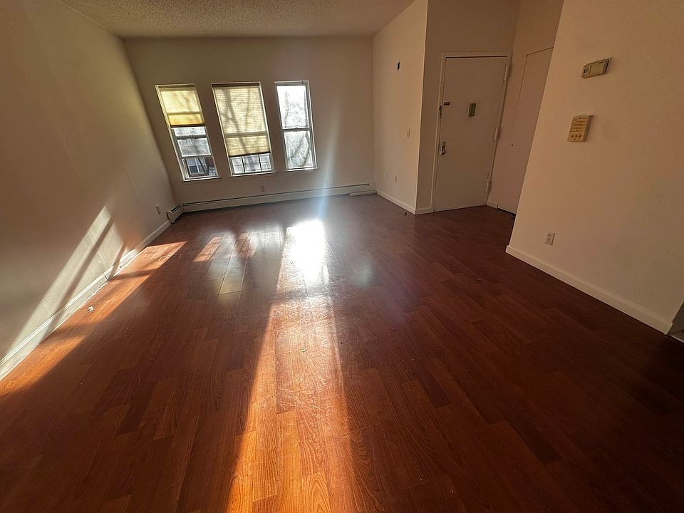 1st image of 143 W 117th St APT 3