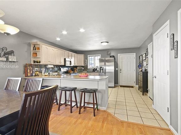 2nd image of 1867 Clermont Ave NE