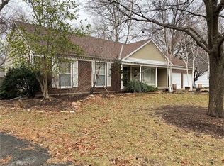 6916 W 98th Ter, Overland Park, KS 66212