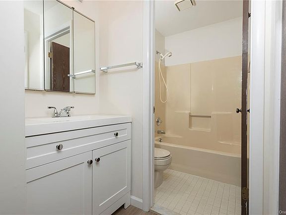 5th image of 173 Long Hill Dr APT J